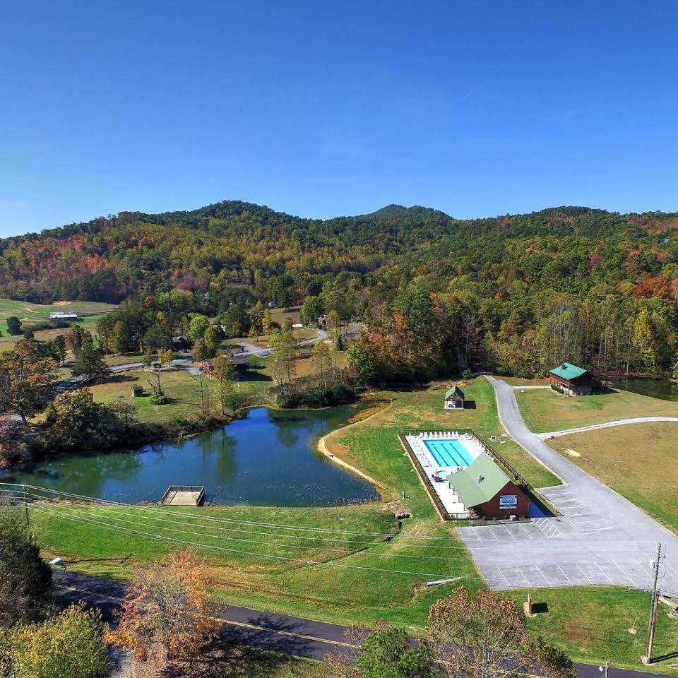 Lee'S Creekside Villa Pigeon Forge Exterior foto